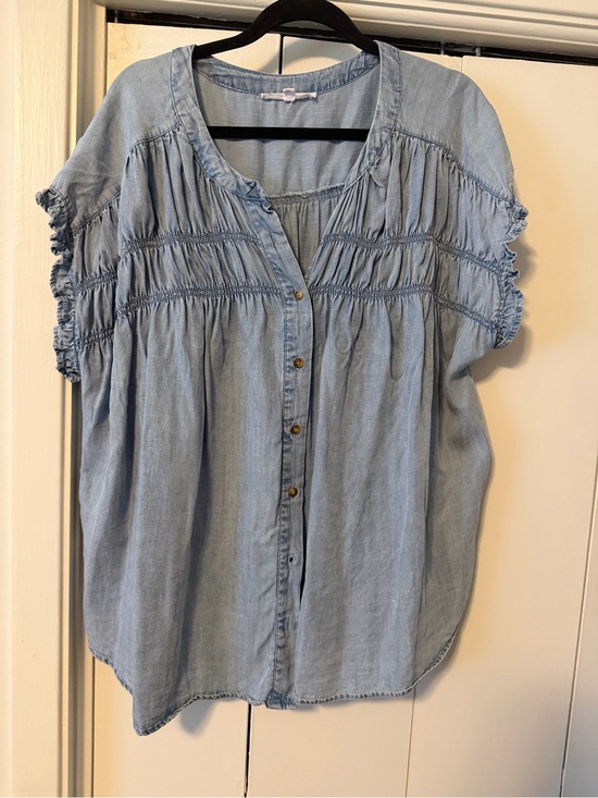 Jane and Delancey Tops - Jane and Delancey Light Wash Denim Button-Front Peasant Top - Light Blue